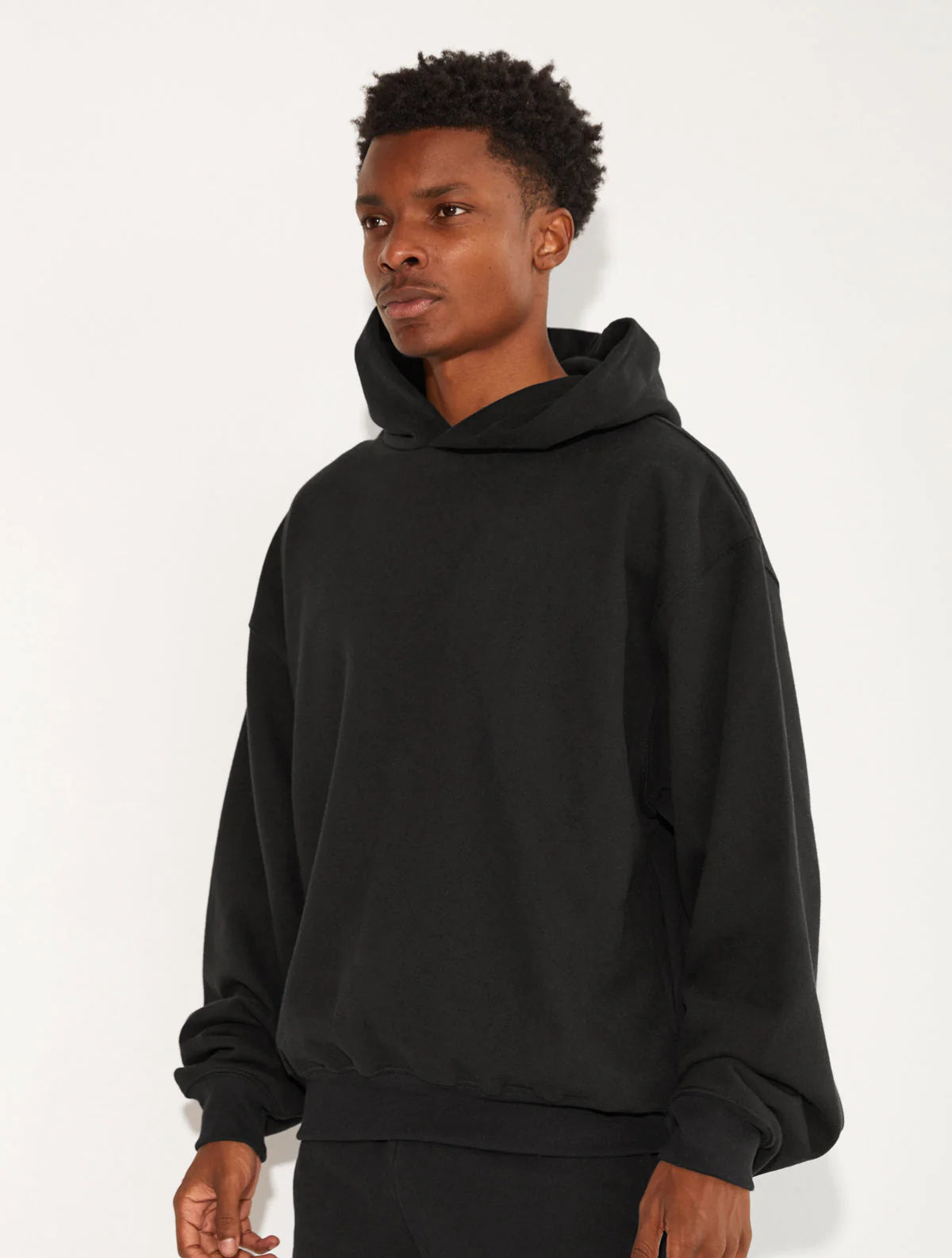 HEAVY FLEECE HOODED SIDEPOCKET SWEATSHIRT BLACK